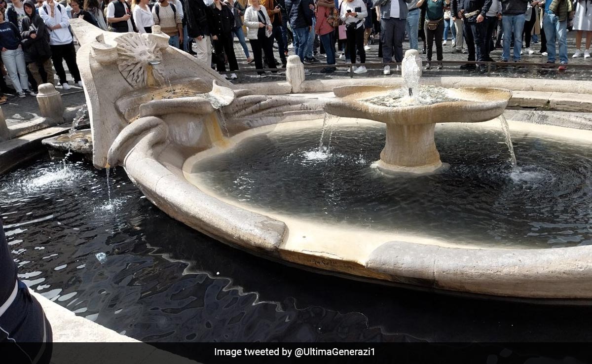 Video: 'Last Generation' Activists Pour Black Liquid Into Iconic Rome Fountain