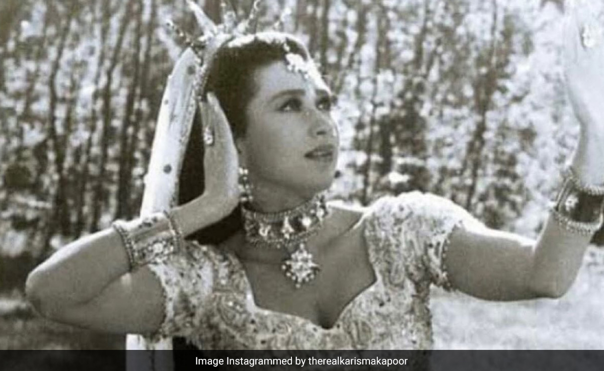 The 90s Version Of TTYL Karisma Kapoor-Splained. See Her ROFL Post