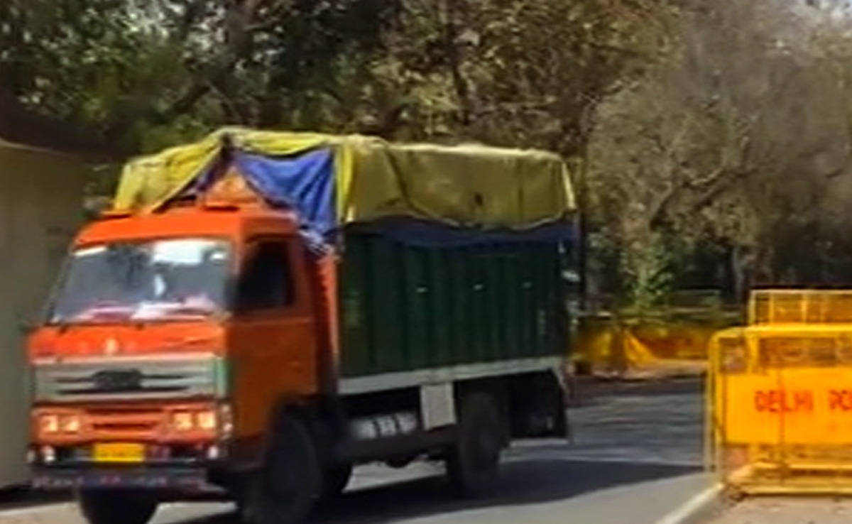 राहुल गांधी सरकारी बंगले से शिफ्ट कर रहे अपना सामान, अब 10 जनपथ में मां के साथ रहेंगे