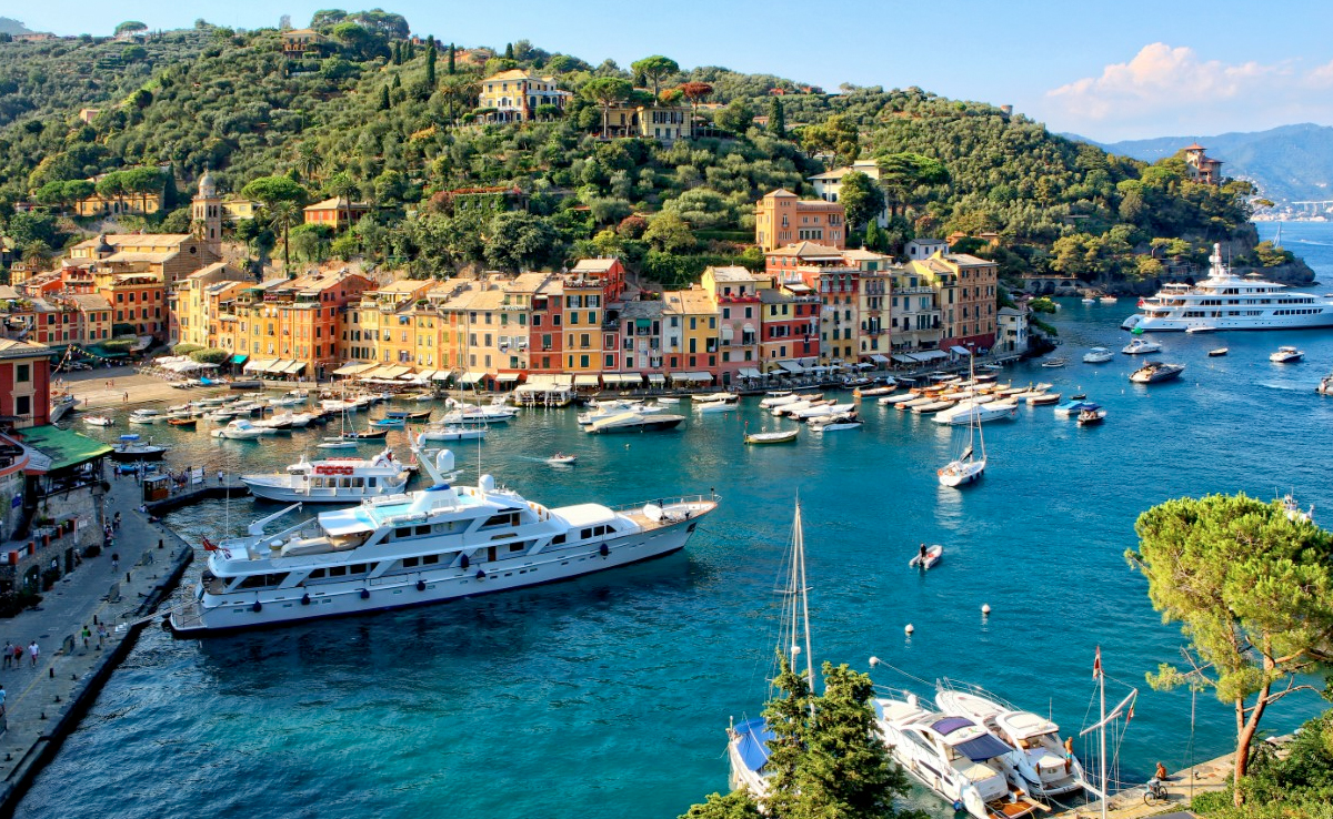 This Italian Town Could Fine Tourists $300 For Taking Selfies