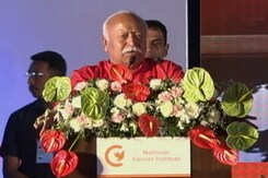 RSS प्रमुख मोहन भागवत बोले, "जन कल्याण का प्रकल्प है नेशनल कैंसर इंस्टीट्यूट" RSS प्रमुख मोहन भागवत बोले, "जन कल्याण का प्रकल्प है नेशनल कैंसर इंस्टीट्यूट"