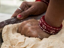 शरीर बन गया है हड्डियों का ढांचा तो रोटी बनाने से पहले मिलाएं ये एक चीज, तेजी से बढ़ने लगेगा...