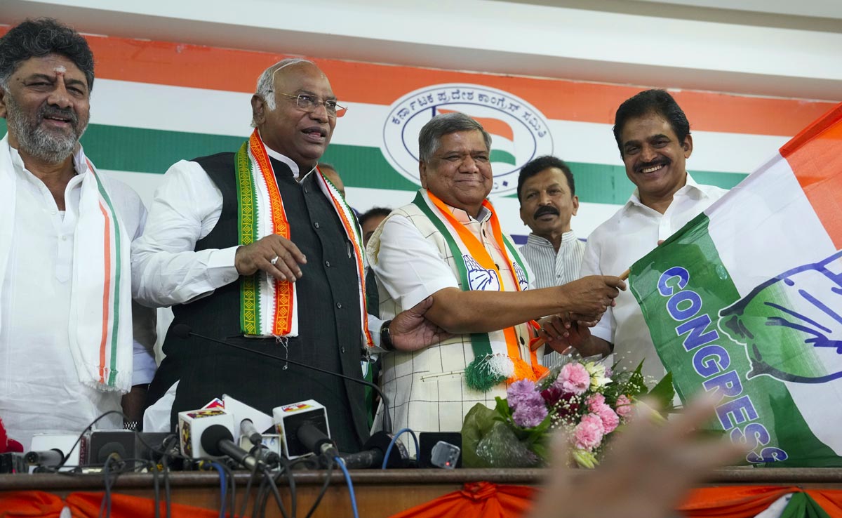 Congress Eyes Karnataka's Lingayat Votes With 2 Key Entries Ahead Of Polls