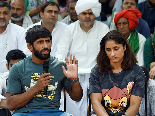 पहलवानों की याचिका पर आज 'सुप्रीम' सुनवाई, बृजभूषण शरण सिंह पर FIR की है मांग