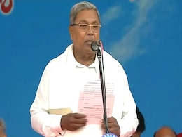 Karnataka CM Oath-Taking Ceremony: सिद्धारमैया ने सीएम, शिवकुमार ने ली पद की शपथ, मंच पर राहुल, प्रियंका के अलावा कई नेता मौजूद Karnataka CM Oath-Taking Ceremony: सिद्धारमैया ने सीएम, शिवकुमार ने ली पद की शपथ, मंच पर राहुल, प्रियंका के अलावा कई नेता मौजूद