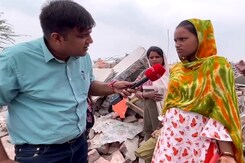 तुगलकाबाद में बेघर हो चुके लोग घर का सामान कबाड़ में बेचने को मजबूर तुगलकाबाद में बेघर हो चुके लोग घर का सामान कबाड़ में बेचने को मजबूर