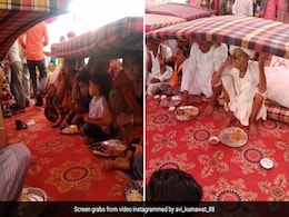 शादी में खाना खा रहे थे लोग, पानी बरसने लगा, बचने के लिए किया जुगाड़, लोग बोले- कुछ भी हो खाना नहीं छोड़ेंगे शादी में खाना खा रहे थे लोग, पानी बरसने लगा, बचने के लिए किया जुगाड़, लोग बोले- कुछ भी हो खाना नहीं छोड़ेंगे