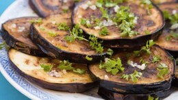 Not Just A Snack! Classic Bengali Begun Bhaja Is A Must Try