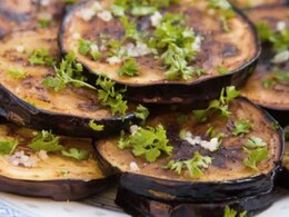 Chilli Garlic Baingan Bhaja Recipe: A Spicy Twist To A Bengali Classic In Just 20 Mins