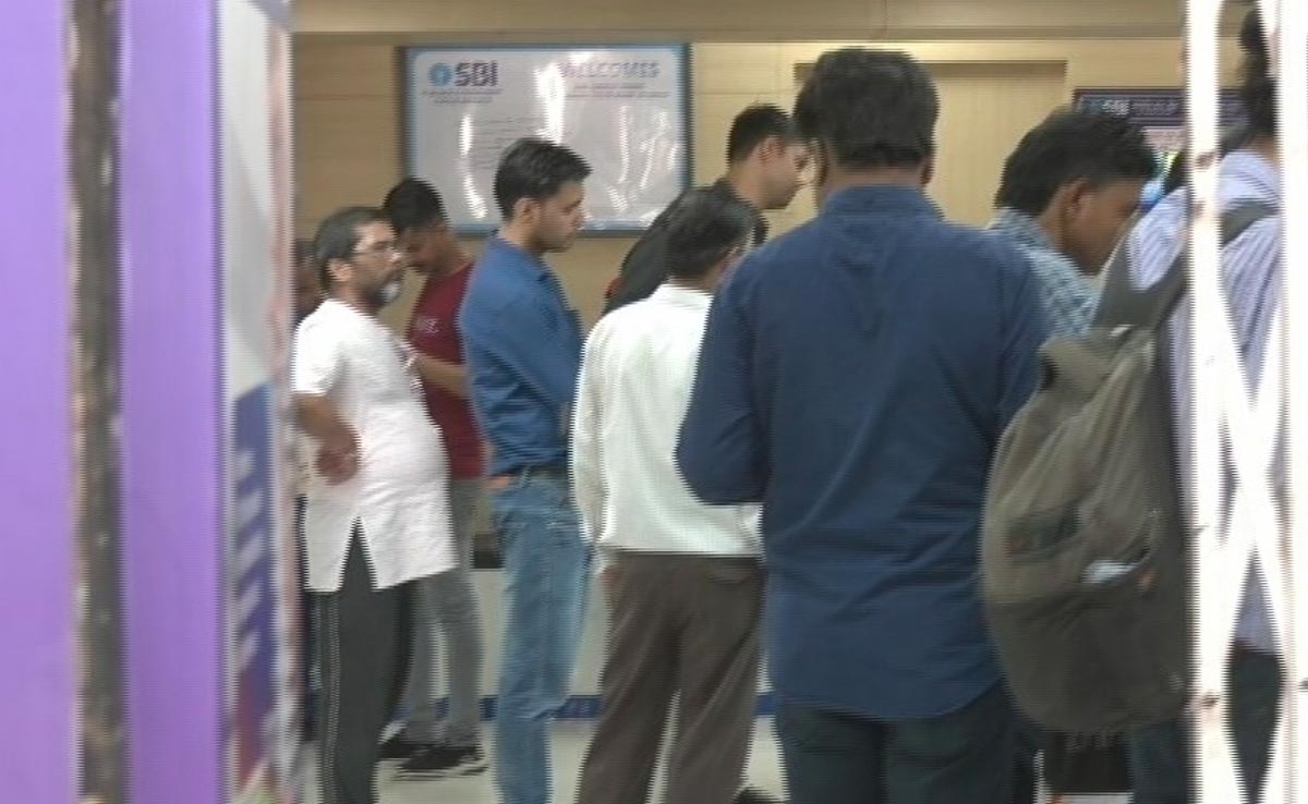 Day 1 Of Rs 2,000 Exchange: Confusion Over ID, Form. What Banks Said