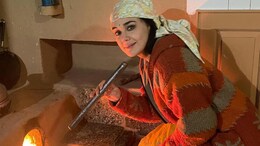 Preity Zinta Shows Us Her <i>Pahadi</i> Kitchen, Cooks On 'Old-School' <i>Chulha</i>