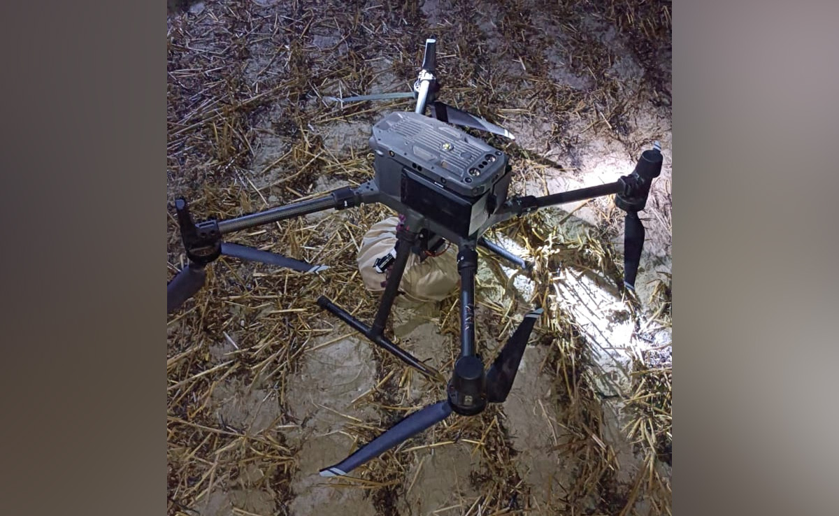 बीएसएफ ने पंजाब में अंतरराष्ट्रीय सीमा पर पिछले 4 दिन में पांचवां पाकिस्तानी ड्रोन गिराया बीएसएफ ने पंजाब में अंतरराष्ट्रीय सीमा पर पिछले 4 दिन में पांचवां पाकिस्तानी ड्रोन गिराया