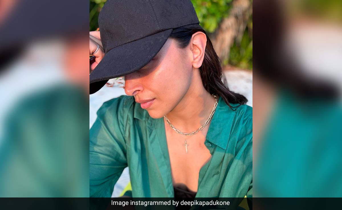 While Soaking In The Summer Sun, Deepika Padukone's Unfiltered Real Skin Texture Leaves Us Awestruck