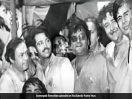 कपूर खानदान की होली से लेकर शोले के गब्बर की फैमिली तक, इंडियन सिनेमा के दिग्गजों की पांच या दस नहीं 60 अनदेखी तस्वीरें कपूर खानदान की होली से लेकर शोले के गब्बर की फैमिली तक, इंडियन सिनेमा के दिग्गजों की पांच या दस नहीं 60 अनदेखी तस्वीरें