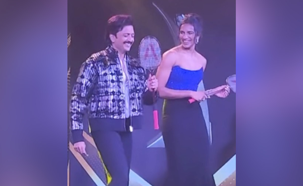 Riteish Deshmukh And PV Sindhu, No Less, Played Badminton To Jeetendra's Iconic Song