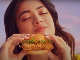 ऐड में चिकन बर्गर खाती दिखीं 'वेजिटेरियन' Rashmika Mandana, सोशल मीडिया पर हो गईं ट्रोल, लोगों ने कहा बेवकूफ बनाना बंद करो... ऐड में चिकन बर्गर खाती दिखीं 'वेजिटेरियन' Rashmika Mandana, सोशल मीडिया पर हो गईं ट्रोल, लोगों ने कहा बेवकूफ बनाना बंद करो...