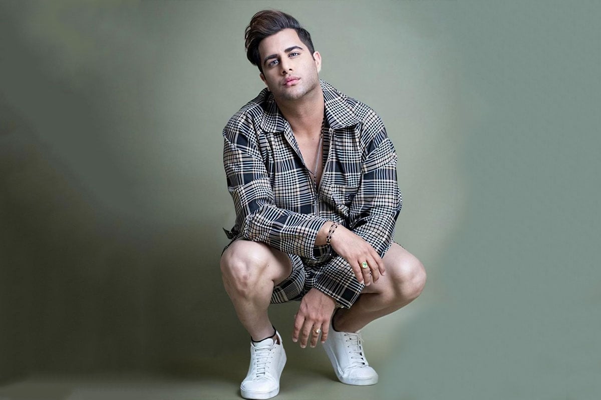 New Singing Sensation Rajiv Adatia Grabs Attention, Netizens Express Their Thoughts