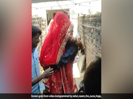 रोती हुई दुल्हन की भाई ने जबरन की विदाई, फिर लड़की ने जो किया देख लोगों को आई हंसी, बोले- अब ना बुलावे मम्मी रोती हुई दुल्हन की भाई ने जबरन की विदाई, फिर लड़की ने जो किया देख लोगों को आई हंसी, बोले- अब ना बुलावे मम्मी