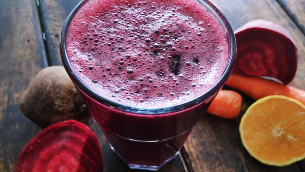 Some kanji recipes include beetroot along with carrot. 