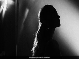 Alia Bhatt के Met Gala लुक ने जीता फैन्स का दिल, पहनी एक लाख मोतियों वाली ड्रेस- फोटो देख भूल जाएंगे दीपिका और प्रियंका को Alia Bhatt के Met Gala लुक ने जीता फैन्स का दिल, पहनी एक लाख मोतियों वाली ड्रेस- फोटो देख भूल जाएंगे दीपिका और प्रियंका को