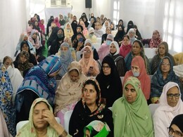 दिल्ली: हज यात्रा से पहले महिलाओं को सिखाए जा रहे हैं फिटनेस के गुर दिल्ली: हज यात्रा से पहले महिलाओं को सिखाए जा रहे हैं फिटनेस के गुर