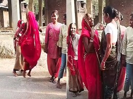 Video: मार्केट में Trend कर रहा है बंदरिया नाच, 'आंटी' ने इस तरह उछल उछलकर किया डांस, डर गईं मोहल्ले की औरतें! Video: मार्केट में Trend कर रहा है बंदरिया नाच, 'आंटी' ने इस तरह उछल उछलकर किया डांस, डर गईं मोहल्ले की औरतें!