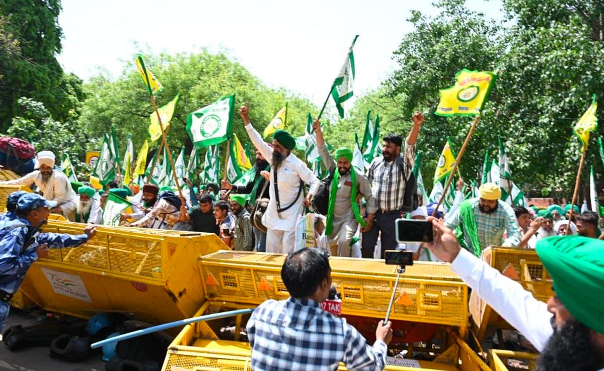 Video: Farmers Break Through Barricades To Join Wrestlers' Delhi Protest