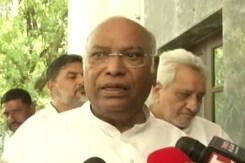 बजरंग दल पर सियासी खींचतान के बीच कांग्रेस प्रमुख मल्लिकार्जुन खरगे ने क्या कहा? बजरंग दल पर सियासी खींचतान के बीच कांग्रेस प्रमुख मल्लिकार्जुन खरगे ने क्या कहा?