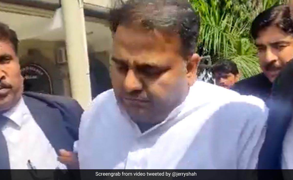 Watch: Imran Khan's Aide Fawad Chaudhry Runs Into Court Fearing Arrest