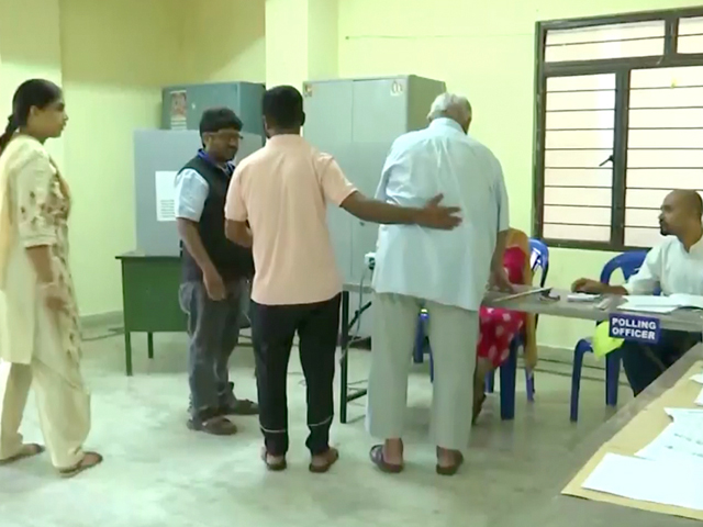 कर्नाटक में विधानसभा चुनाव के लिए मतदान शुरू, सुरक्षा के कड़े बंदोबस्त