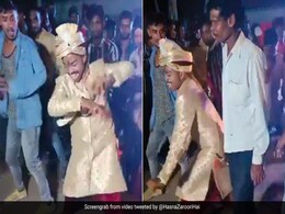 दूल्हे 'मियां' के धमाकेदार डांस के आगे फीकी पड़ी दुल्हन की एंट्री, अपने फुर्तीले डांस से बड़े बड़े कोरियोग्राफरों के छुड़ा दिए पसीने दूल्हे 'मियां' के धमाकेदार डांस के आगे फीकी पड़ी दुल्हन की एंट्री, अपने फुर्तीले डांस से बड़े बड़े कोरियोग्राफरों के छुड़ा दिए पसीने