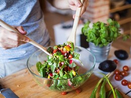 5 Basic Tricks To Prevent Your Bowl Of Salad From Turning Soggy