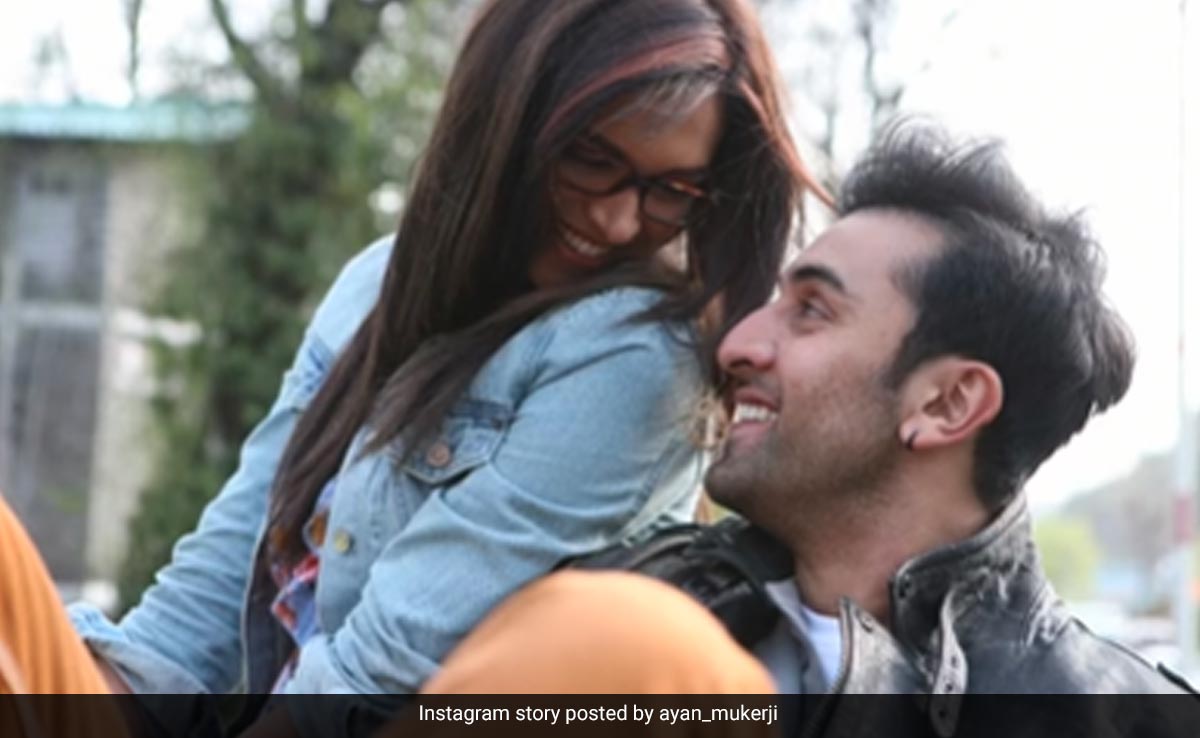 Deepika Padukone And Ranbir Kapoor In <i>YJHD</i> BTS Throwbacks Shared By Ayan Mukerji
