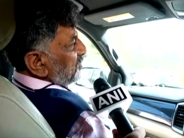 कर्नाटक सीएम पद के दावेदार डीके शिवकुमार दिल्ली रवाना कर्नाटक सीएम पद के दावेदार डीके शिवकुमार दिल्ली रवाना