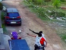 दिल्ली: बाइक सवार हमलावरों ने प्रॉपर्टी डीलर को मारी गोली, 2 आरोपी गिरफ्तार दिल्ली: बाइक सवार हमलावरों ने प्रॉपर्टी डीलर को मारी गोली, 2 आरोपी गिरफ्तार