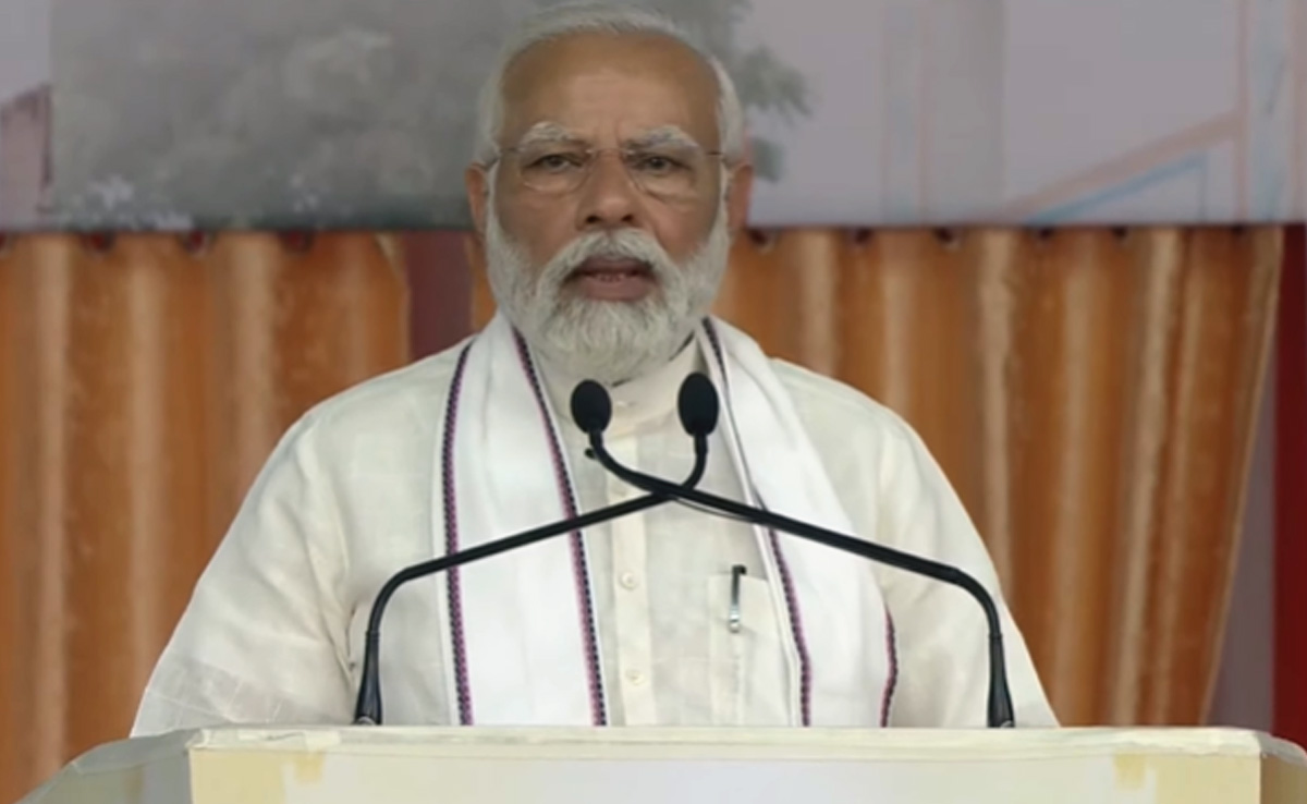 विकसित भारत के संकल्प में शिक्षकों की भूमिका अहम : गुजरात में पीएम नरेंद्र मोदी