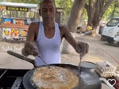 Viral: Man Cooks Paratha  Viral: Man Cooks Paratha
