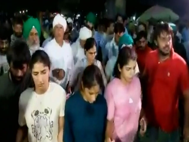 पहलवानों ने गंगा में पदक बहाने का फैसला टाला, बृजभूषण पर कार्रवाई के लिए 5 दिन का अल्टीमेटम