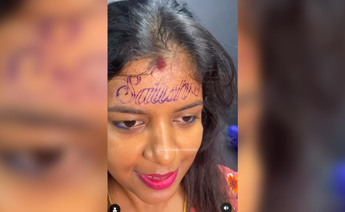 महिला ने अपने पति का नाम सिर पर लिखवाया, यूज़र्स बोले- ये कैसा प्यार है? देखें वायरल वीडियो