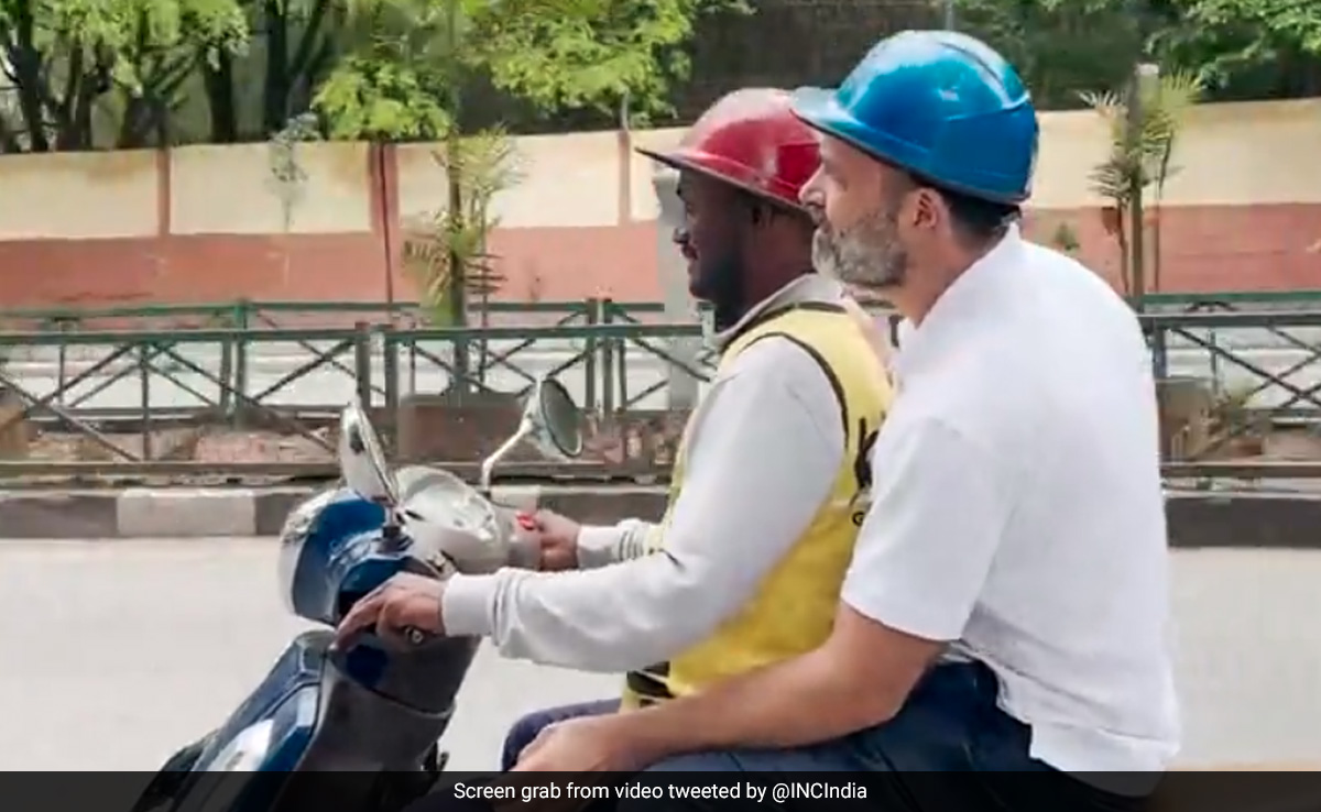 Watch: Rahul Gandhi's Dosa Lunch In Bengaluru. Then A Scooter Ride