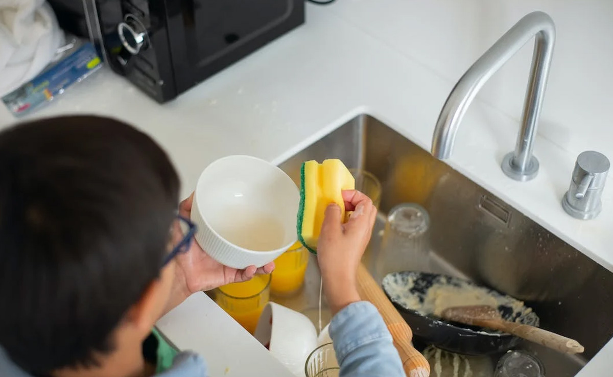 Spain To Launch App To Track Men's Contribution To Household Chores