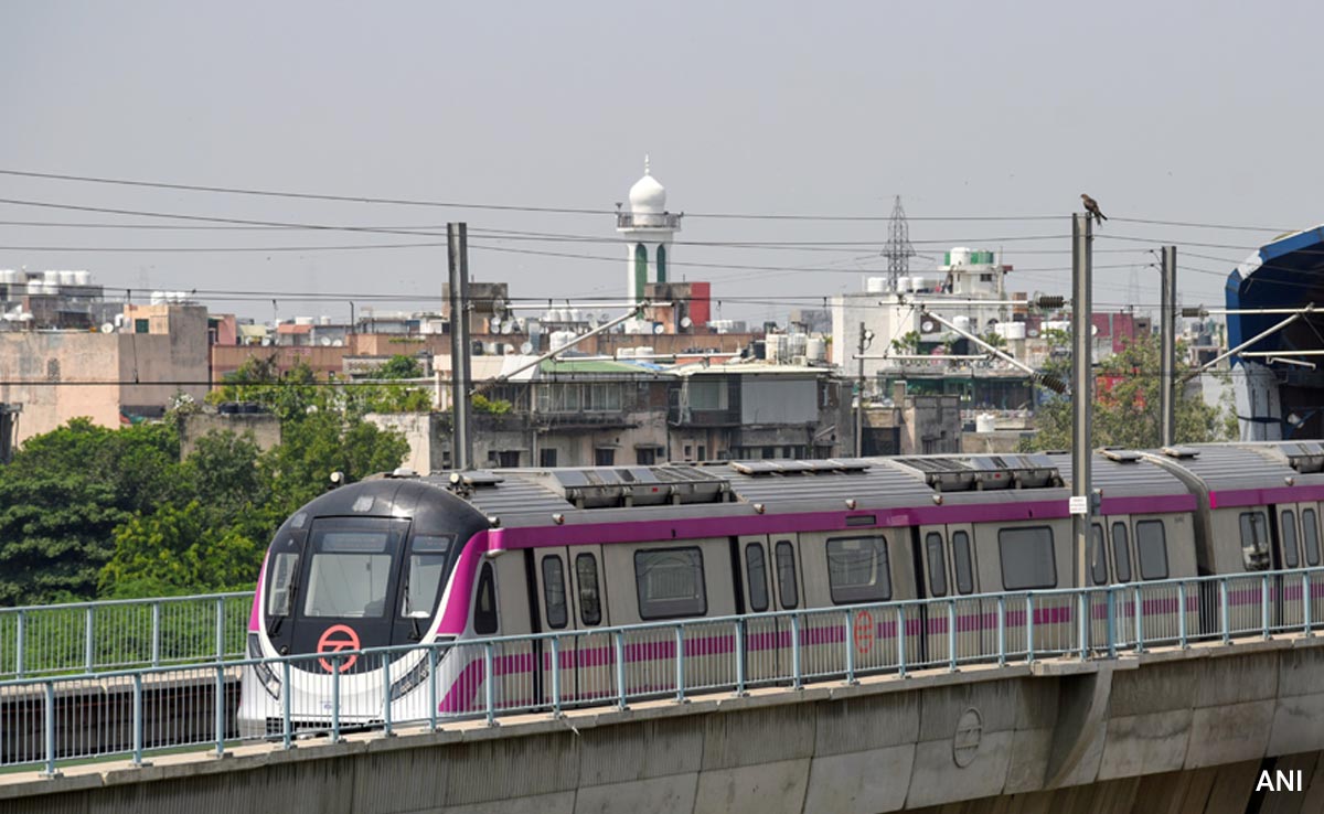 Delhi Metro's 2 Sealed Liquor Bottles Rule On Train Will Not Work In Noida