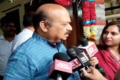 कर्नाटक चुनाव : सीएम बसवराज बोम्मई वोट डालने के लिए पोलिंग बूथ पर पहुंचे कर्नाटक चुनाव : सीएम बसवराज बोम्मई वोट डालने के लिए पोलिंग बूथ पर पहुंचे