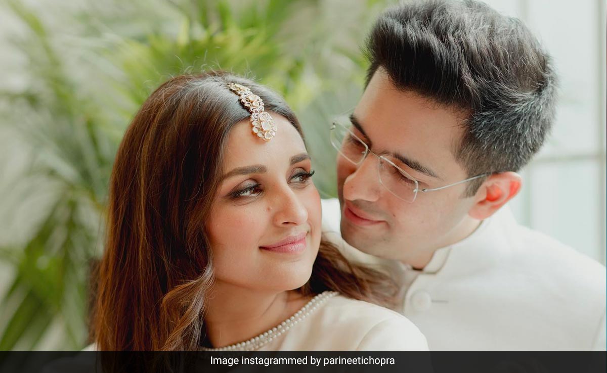 "Leaving My <i>Dil</i> Behind," Writes Newly Engaged Parineeti Chopra After Flying Out Of Delhi