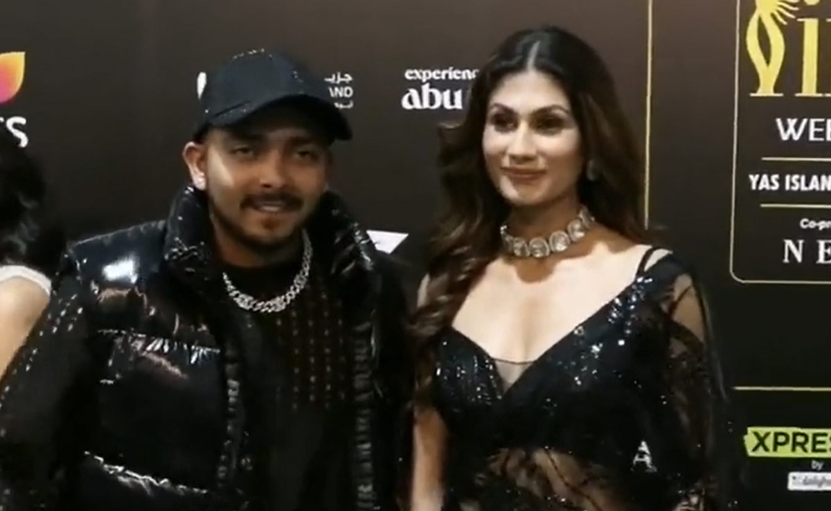 IIFA Awards में गर्लफ्रेंड के साथ पहुंचे पृथ्वी शॉ, डिटेल से जानें कौन हैं निधि तपाड़िया