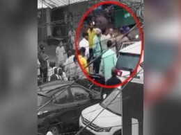 उत्तराखंड के वित्त मंत्री और स्थानीय युवक की बीच जमकर हुई मारपीट, VIDEO हुआ वायरल उत्तराखंड के वित्त मंत्री और स्थानीय युवक की बीच जमकर हुई मारपीट, VIDEO हुआ वायरल