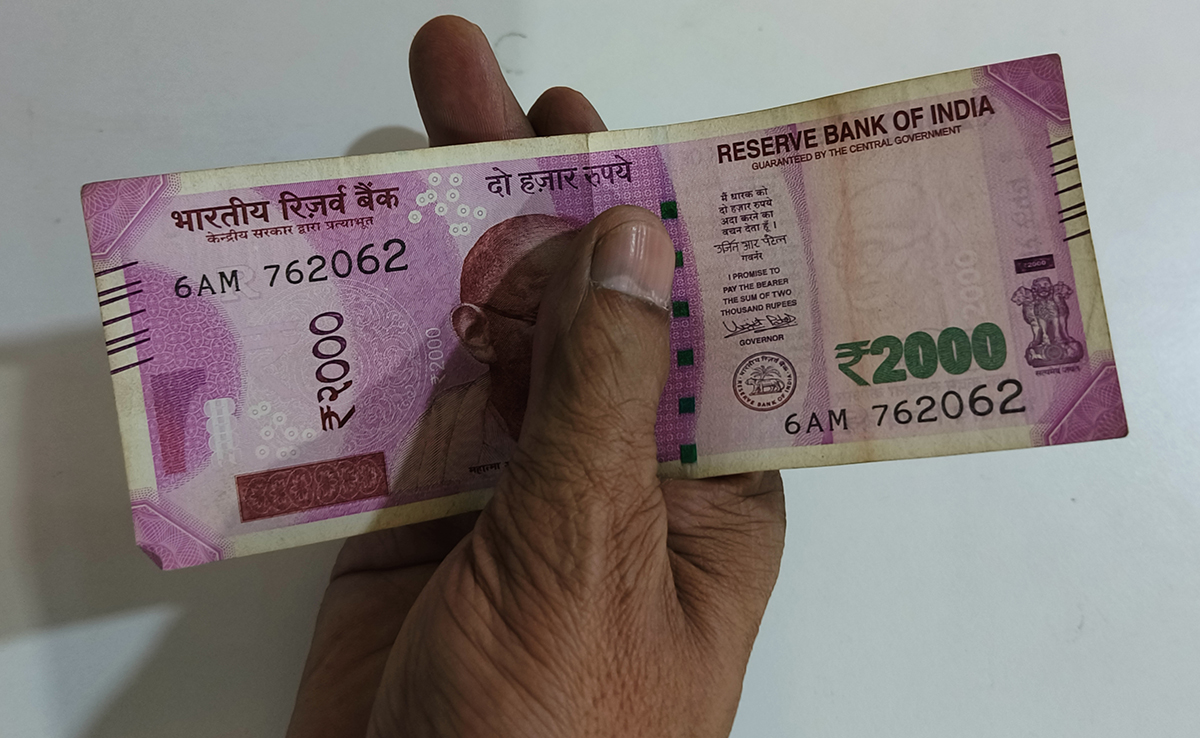 क्या अब तक आपने नहीं बदले 2000 रुपए के नोट? RBI बोला, 'अब भी बदल सकते हैं 2 हजार के नोट'