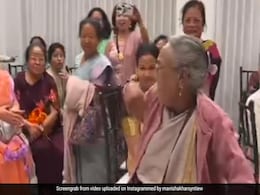 Watch: Elderly Woman Delights Internet With Her Dance On '<i>Piya Tu Ab Toh Aaja</i>' Watch: Elderly Woman Delights Internet With Her Dance On '<i>Piya Tu Ab Toh Aaja</i>'