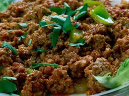 How To Make Yummy Chicken Kothu Parotta At Home - A Street Food From South India