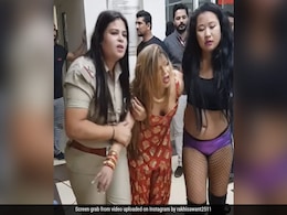 जब कुश्ती के रिंग में पहुंचीं राखी सवांत, हुई इतनी पिटाई कि पहुंच गई थीं अस्पताल, देखें वीडियो जब कुश्ती के रिंग में पहुंचीं राखी सवांत, हुई इतनी पिटाई कि पहुंच गई थीं अस्पताल, देखें वीडियो